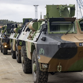 Los vehículos blindados de la brigada de la fuerza de reacción rápida de la OTAN en Noruega para el ejercicio militar Cold Response 22 llegan a Borg Havn en Fredrikstad, Noruega, el 10 de marzo de 2022