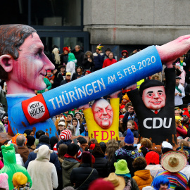 Parodia del líder de AfD, Bjoern Hoecke, durante , Rosenmontag en Duesseldorf. REUTERS/Thilo Schmuelgen