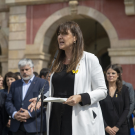 La presidenta de Junts y expresidenta del Parlament, Laura Borràs, ofrece declaraciones a los medios ante el Parlament tras ser condenada a cuatro años y medio de cárcel y trece de inhabilitación por el Tribunal Superior de Justicia Catalán