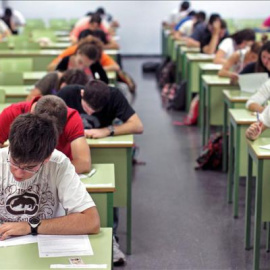 Estudiantes en una aula. EFE/Archivo