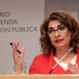 La ministra de Hacienda y Función Pública, María Jesús Montero, en una rueda de prensa, a 30 de marzo de 2023.