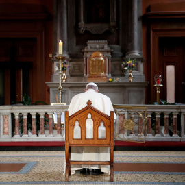 El papa Francisco reza durante un acto para recordar a las víctimas de los abusos sexuales de la Iglesia, en agosto de 2018.