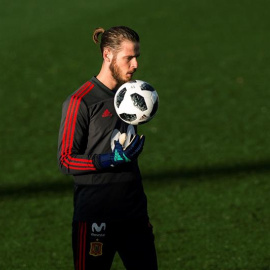 28/05/2018.- El guardameta de la selección española, David de Gea, durante el entrenamiento que realiza el equipo previo al Mundial de Rusia 2018, esta tarde en la Ciudad del Fútbol de Las Rozas. EFE / Rodrigo Jiménez