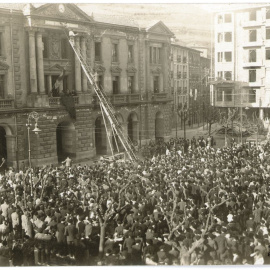 Los bomberos cambian el nombre a la plaza de Eibar