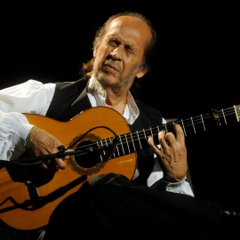 El guitarrista Paco de Lucía durante una actuación en el 37º Festival de Jazz de Vitoria el 20 de julio de 2013.