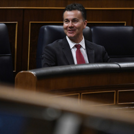 El ministro de Industria, Comercio y Turismo, Héctor Gómez, durante una sesión plenaria en el Congreso de los Diputados, a 28 de marzo de 2023, en Madrid.