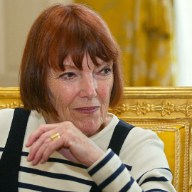 Foto de archivo tomada el 17 de junio de 2004 de la estilista británica Mary Quant durante una entrevista en París, a 13 de abril de 2023.