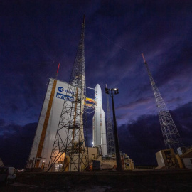 La nave espacial Ariane 5 y la sonda Juice en el puerto de Kurú (Guayana Francesa), desde donde despegarán este viernes.