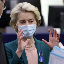 La presidenta de la Comisión Europea, Ursula von der Leyen, tras un turno de preguntas, dos años después, implementación de las prioridades políticas, en el Parlamento Europeo en Estrasburgo, Francia, el 05 de abril de 2022.