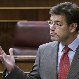 El ministro de Justicia, Rafael Catalá, durante su intervención en el pleno celebrado el 16 de abril en el Congreso de los Diputados. EFE/Emilio Naranjo