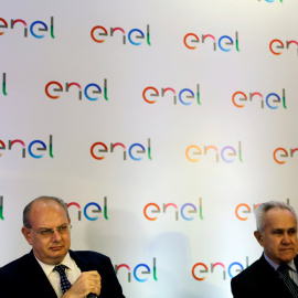 Los directivos de Enel en Brasil, Carlo Zorzoli y Mario Santos, en una rueda de prensa en Sao Paulo. REUTERS/Paulo Whitaker