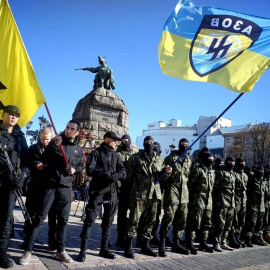 Miembros del Batallón Azov en un acto en el centro de Kiev.