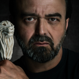 Eduardo Bosch, actor de doblaje que pone voz a Jon Nieve en 'Juego de Tronos'.  FER RIBES/Fotografía cedida.