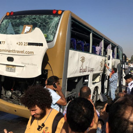 Autobús que ha sufrido el ataque en El Cairo, Egipto. EFE/EPA/MOHAMED HOSSAM