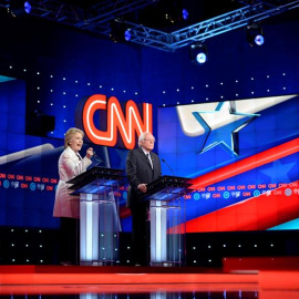 Debate demócrata entre Hillary Clinton y Bernie Sanders en Brooklyn, Nueva York. EFE