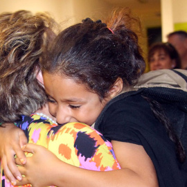 Medio centenar de niños saharauis llega a Cantabria para pasar sus 'Vacaciones en paz'