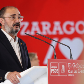 El presidente de Aragón, Javier Lambán, interviene durante un acto de precampaña en el Palacio de Congresos de Zaragoza, a 18 de febrero de 2023.