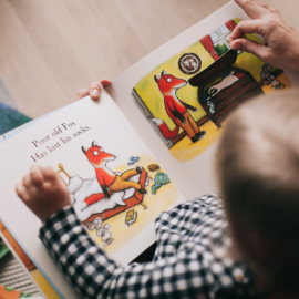 Niño leyendo