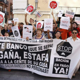 Foto de archivo de una protesta callejera contra un desahucio. / EFE