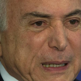 El presidente de Brasil, Michel temer, participa en una ceremonia en la que firmó un acta para autorizar recursos para medicina hoy, mates 1 de agosto de 2017, en Brasilia (Brasil). La Cámara de Diputados de Brasil retomó hoy sus sesiones t