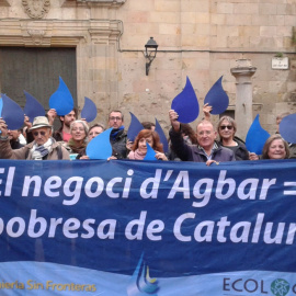 Acció aquest dijous a la plaça de Sant Felip Neri de Barcelona per demanar la remunicipalització del servei de l'aigua a la ciutat. / Marc Font.