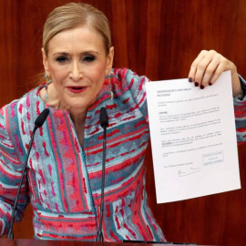 La presidenta de la Comunidad de Madrid, Cristina Cifuentes, durante su comparecencia en la Asamblea para explicar el caso del máster. EFE