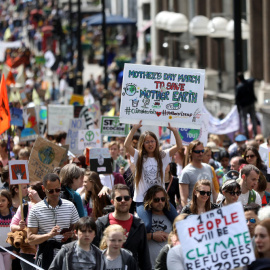 12/05/2019 - Activistas de 'Extinction Rebellion' participan en una marcha contra el cambio climático en el Día Internacional de la Madre en Londres, Gran Bretaña, 12 de mayo de 2019 | REUTERS/ Simon Dawson