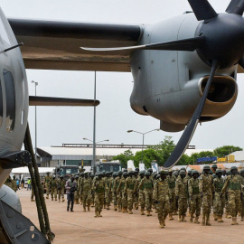 22/04/2023. Soldados del Ejército de Sudán antes de partir en el aeropuerto de Juba , a 3 de abril de 2023.