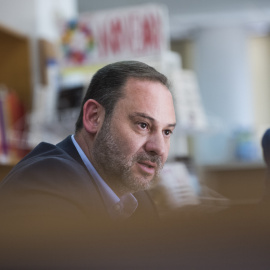 El secretario de Organización del PSOE, José Luis Ábalos, durante su entrevista con 'Público'. FERNANDO SÁNCHEZ