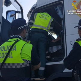 La DGT detecta cada día 450 conductores habiendo consumido alcohol o drogas / Guardia Civil