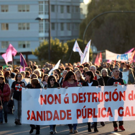 Manifestación en Santiago de Compostela en defensa de la sanidad pública. EFE