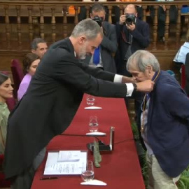 Rafael Cadenas recibe de manos del rey el más alto galardón de las letras hispanas: el premio Cervantes