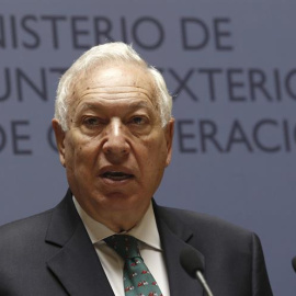 El ministro de Asuntos Exteriores, José Manuel García-Margallo, durante la rueda de prensa que ha ofrecido hoy para informar de las cifras de desaparecidos en Nepal. EFE/Sergio Barrenechea