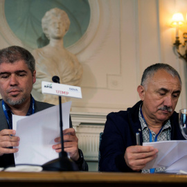 El secretario general de CCOO, Unai Sordo, junto al secretario general de UGT, Pepe Álvarez. / EFE