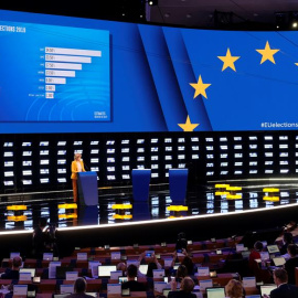 26/05/2019.- Primeras proyecciones de los resultados durante las elecciones europeas en el Parlamento Europeo, en Bruselas, Bélgica. EFE