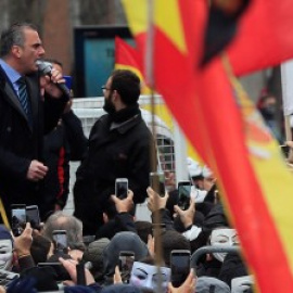 El secretario general de Vox, Javier Ortega Smith, interviene en concentración de Jusapol frente al Congreso del pasado 3 de marzo.