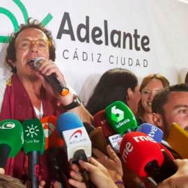 José María González, Kichi, celebra la victoria en Cádiz. EFE