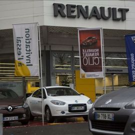 La firma Fiat va a proponer en los próximos días al grupo francés Renault una fusión de las dos compañías. / EFE