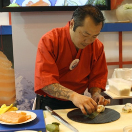 Cocinero de un restaurante de comida japonesa. E.P.