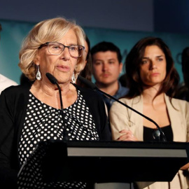 La alcaldesa de Madrid, Manuela Carmena, durante su comparecencia este domingo para valorar los resultados de las elecciones al Ayuntamiento. /EFE