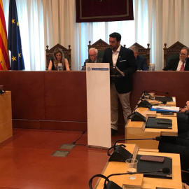 El nou alcalde de Badalona, el socialista Álex Pastor, durant el ple d'aquest dimecres que la proclamat en el càrrec, després d'una moció de censura. / Ajuntament de Badalona