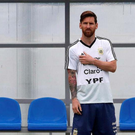 Messi durante un entrenamiento con la selección argentina en el Mundial. (ALBERTO ESTÉVEZ | EFE)