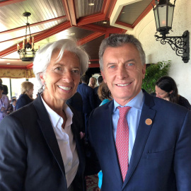 La directora gerente del FMI, Christine Lagarde, con el presidente de Argentina, Mauricio Macri, en la cumbre del G-7 en Quebec (Canada). REUTERS