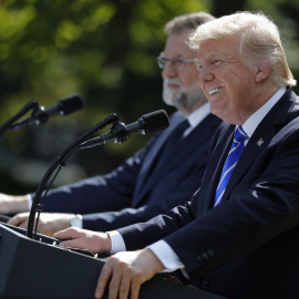 Mariano Rajoy con el presidente de EEUU Donald Trump durante la rueda de prensa conjunta en el Rose Garden de la Casa Blanca en Washington el 26 de septiembre del 2017. REUTERS/ Jonathan Ernst