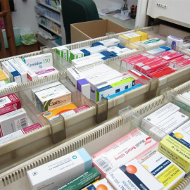 Cajón con varios medicamentos en una farmacia. E.P.