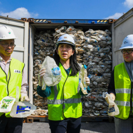 Malasia devuelve 3.000 toneladas de plástico no reciclable a sus países de origen. Mohd RASFAN / AFP