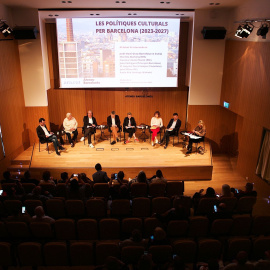 La sala de l'Ateneu Barcelonès durant un moment del debat.