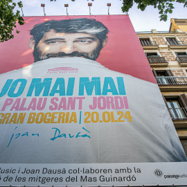 3-5-2023 Joan Dausà anuncia amb una lona gegant a la Rambla Catalunya que actuarà al Palau Sant Jordi el 20 de gener de 2024