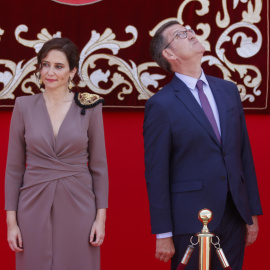 La presidenta de la Comunidad de Madrid, Isabel Díaz Ayuso, y el presidente nacional del PP, Alberto Núñez Feijóo, asisten al acto cívico militar por el Dos de Mayo