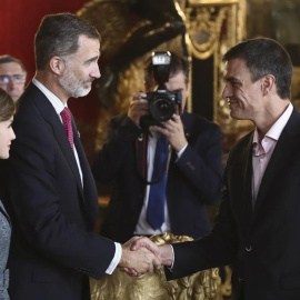 Els reis saluden Pedro Sánchez a la recepció del 12 d'octubre / EFE Mariscal